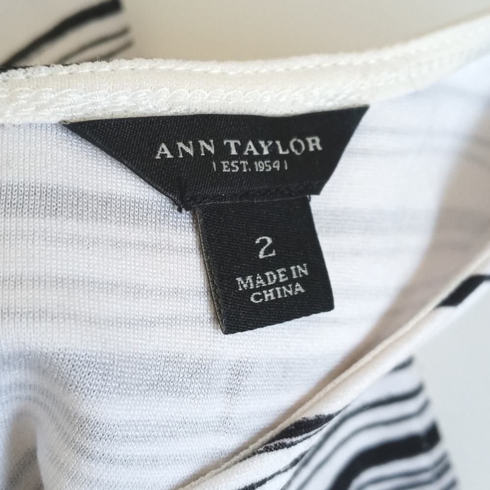 *** Relisted**** Ann Taylor Rayon/ Nylon Blend Stripe Lace Trim Dress 2 - Picture 3 of 12